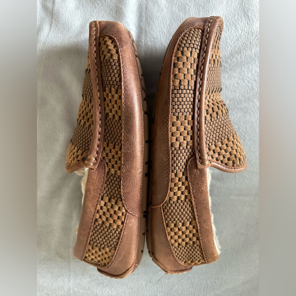 Ugg Ascot Slippers - Picture 5 of 8